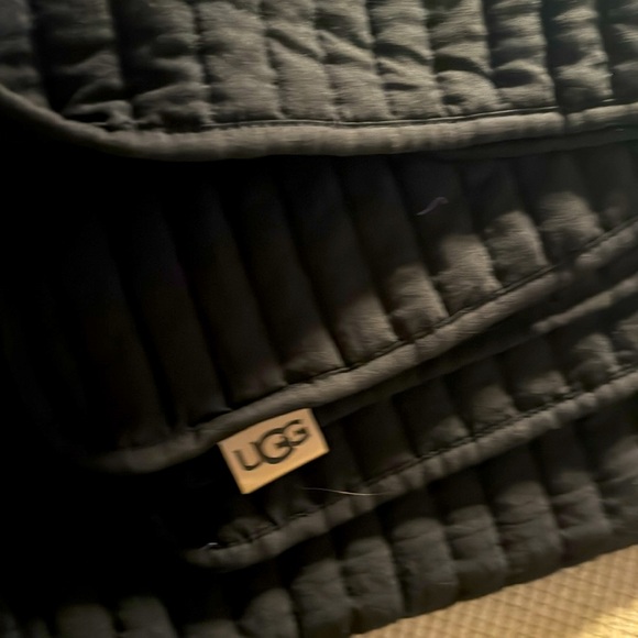 UGG Devon Quilt Set. Channel stitch quilting pattern. Charcoal. Queen - Picture 5 of 7